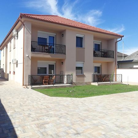 Imola Es Andrea Apartmanhaz 3 Hajduszoboszlo Exterior photo